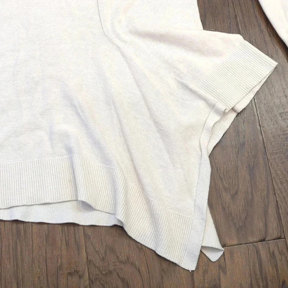 Asymmetrical Sweater - Picture 6 of 10